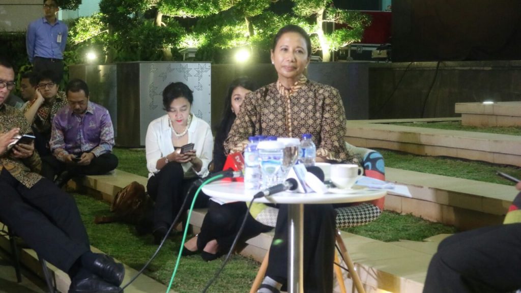 Nobrol Santai dengan Ibu Rini Soemarno by Arisman